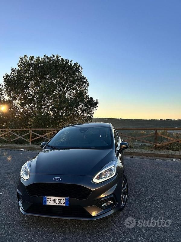 Grigio Usata 2019 Ford Fiesta ST-Line Due volumi | 13.000 € - Immagine 1/4