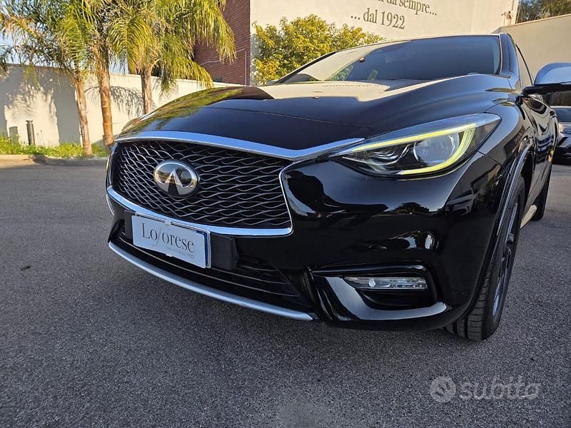 Usata Infiniti Q30 Business 109 CV (80 kW) 2017 Nero metallizzato Berlina