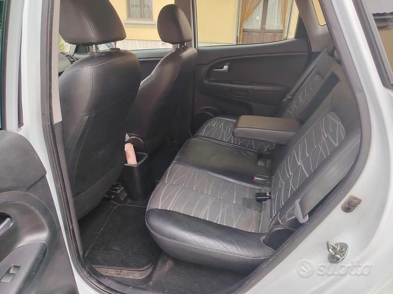 Usata Kia Venga 77 CV (56 kW) 2013 Bianco Utilitaria