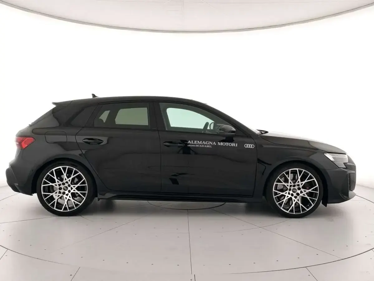 Nuova Audi RS3 Comfort 400 CV (294 kW) 2025 Nero mito metallizzato Berlina