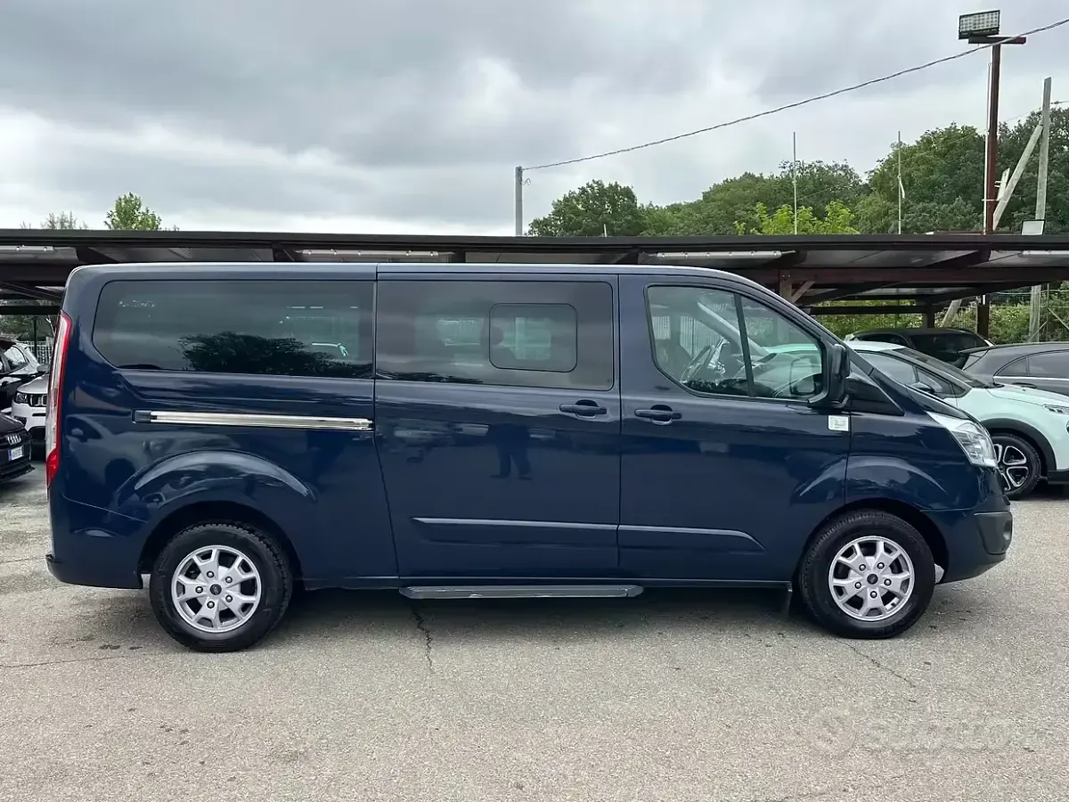 Usata Ford Tourneo 125 CV (91 kW) 2013 Blu Monovolume