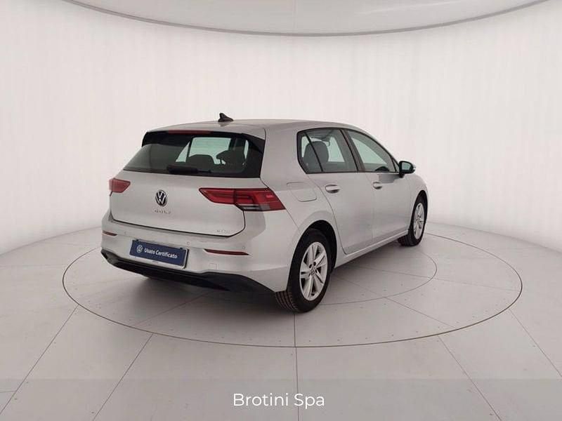 Usata VW Golf VIII Life 110 CV (80 kW) 2020 Argento Berlina