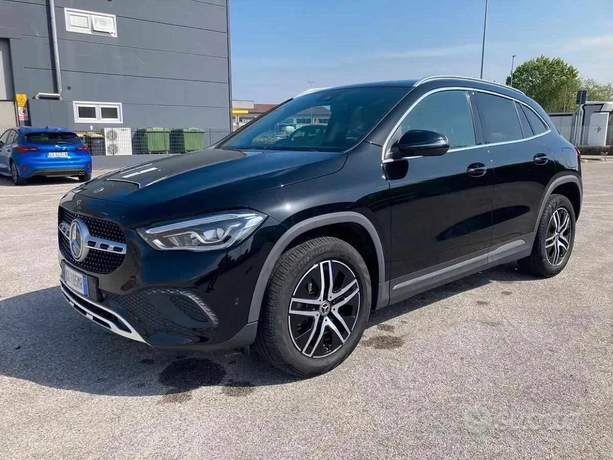 Usata Mercedes GLA180 116 CV (85 kW) 2022 Nero SUV