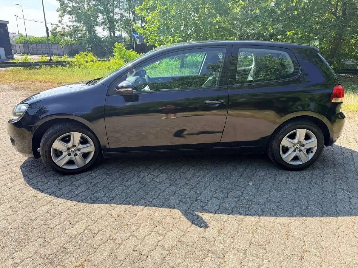 Usata VW Golf VI Comfortline 102 CV (75 kW) 2009 Nero Utilitaria