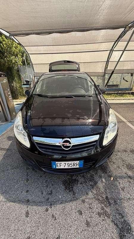Nero Usata 2011 Opel Corsa Enjoy Tre volumi | 3900 € (Buon prezzo) - Immagine 1/4