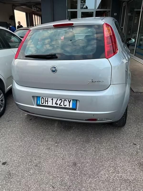 Usata Fiat Grande Punto 77 CV (56 kW) 2007 Grigio Utilitaria