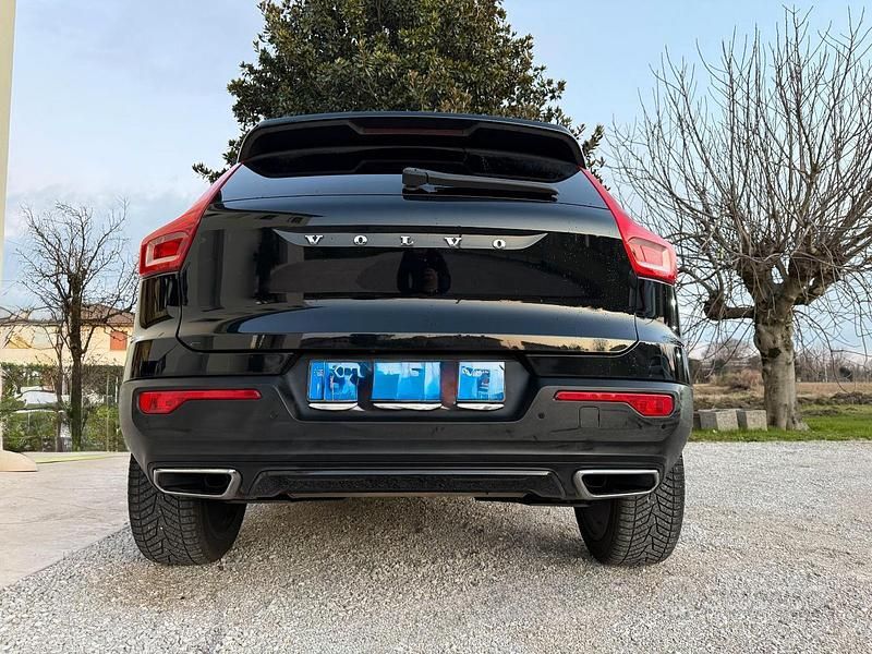 Usata Volvo XC40 R-Design 150 CV (110 kW) 2019 Nero SUV
