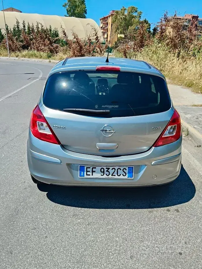Usata Opel Corsa 95 CV (69 kW) 2010 Utilitaria