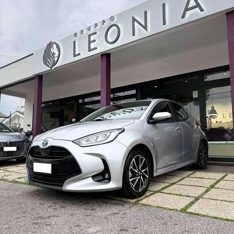Usata Toyota Yaris Hybrid Trend 92 CV (67 kW) 2022 Argento Berlina