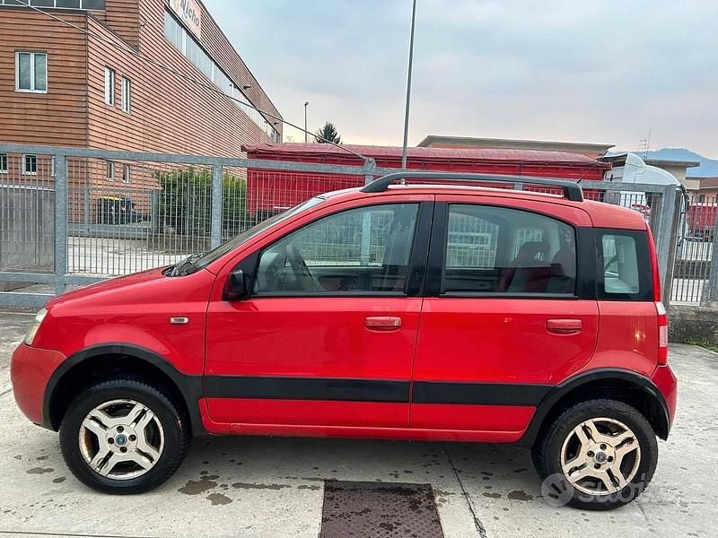 Usata Fiat Panda 4x4 69 CV (50 kW) 2006 Rosso Utilitaria