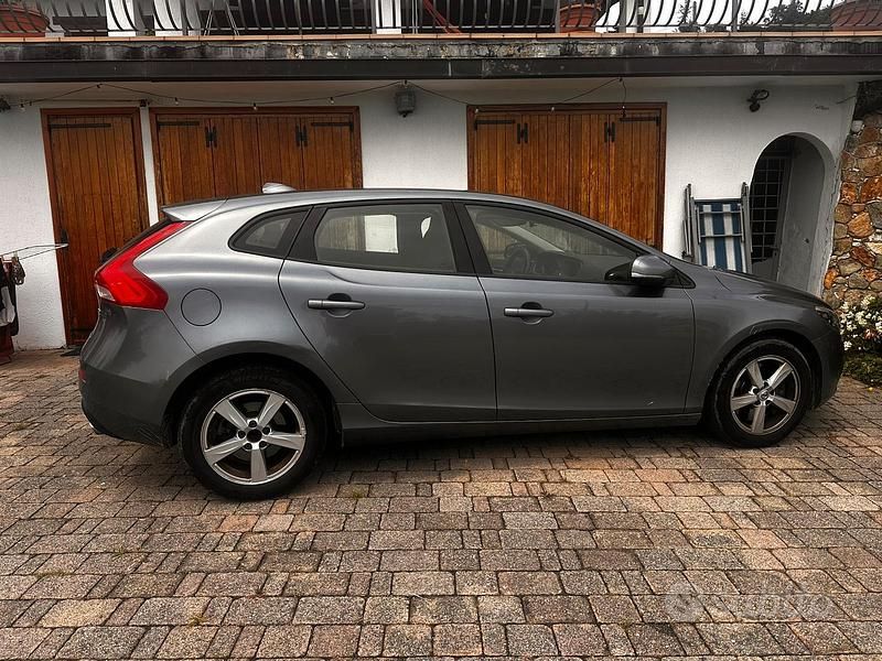Usata 2018 Volvo V40 Station wagon | 9500 € (Ottimo prezzo) - Immagine 1/4