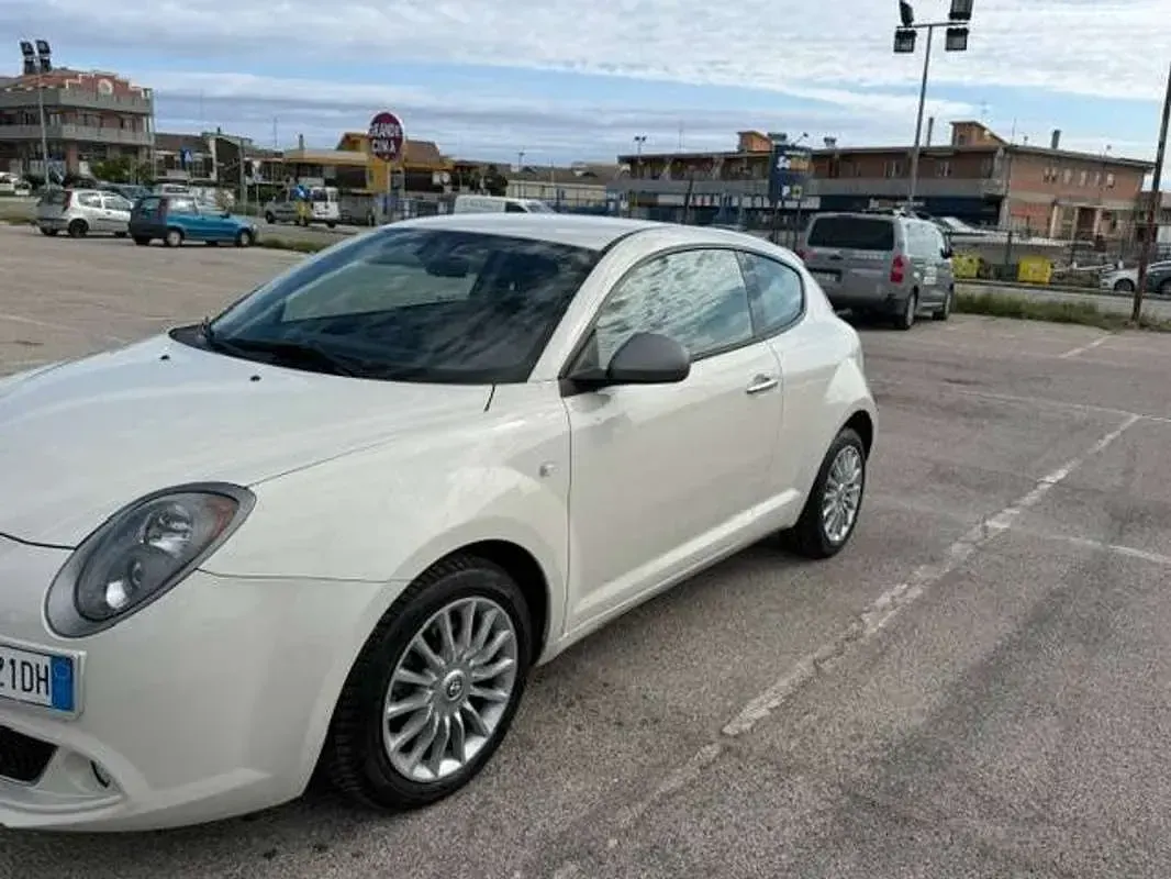 Usata Alfa Romeo MiTo 84 CV (61 kW) 2015 Bianco Utilitaria