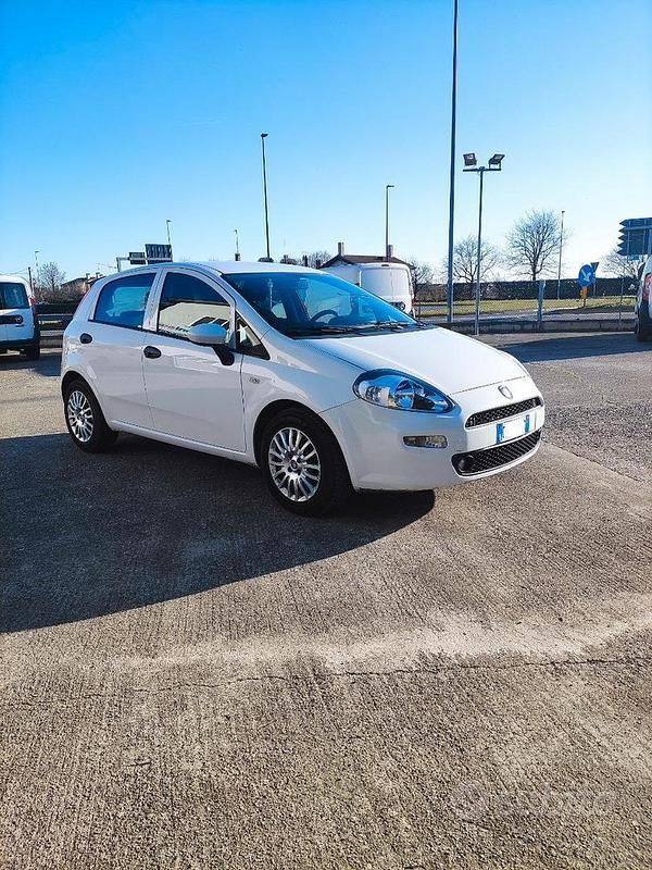 Usata Fiat Punto 95 CV (69 kW) 2017 Bianco Utilitaria