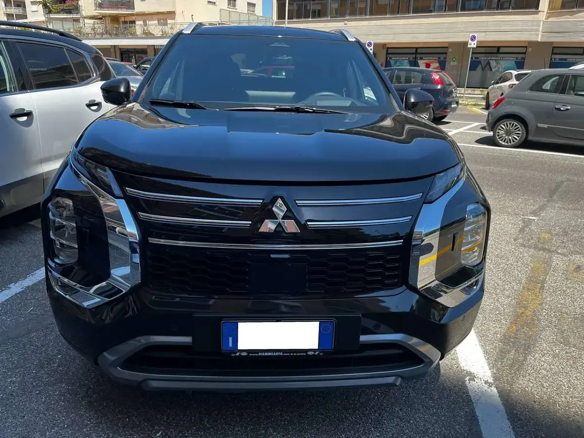 Usata Mitsubishi Outlander P-HEV Intense 305 CV (224 kW) 2026 Onyx black SUV