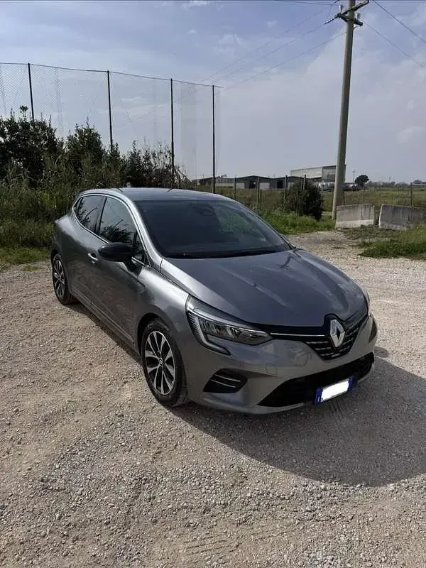 Usata Renault Clio V Techno 101 CV (74 kW) 2023 Grigio Berlina