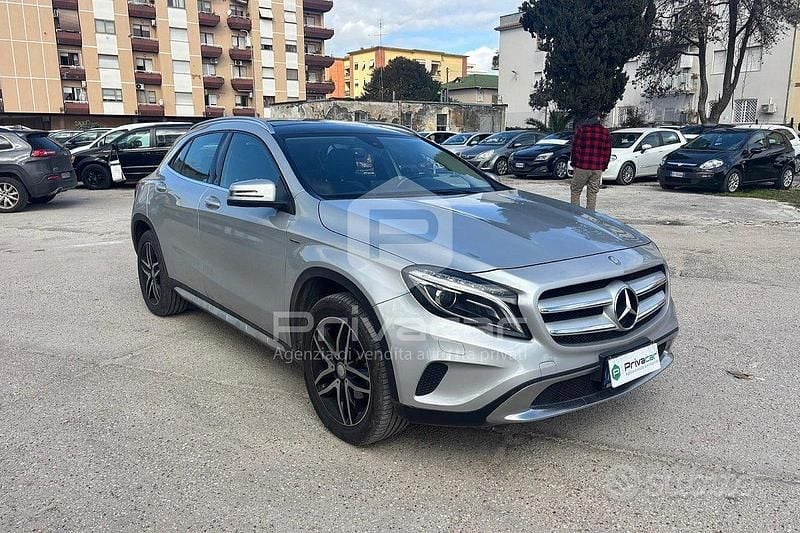 Usata Mercedes GLA200 136 CV (100 kW) 2016 Grigio SUV