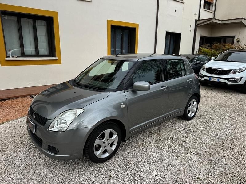 Usata Suzuki Swift GLX 69 CV (50 kW) 2007 Grigio Utilitaria