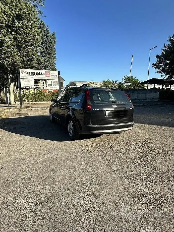 Usata Ford Focus 90 CV (66 kW) 2007 Nero Station wagon