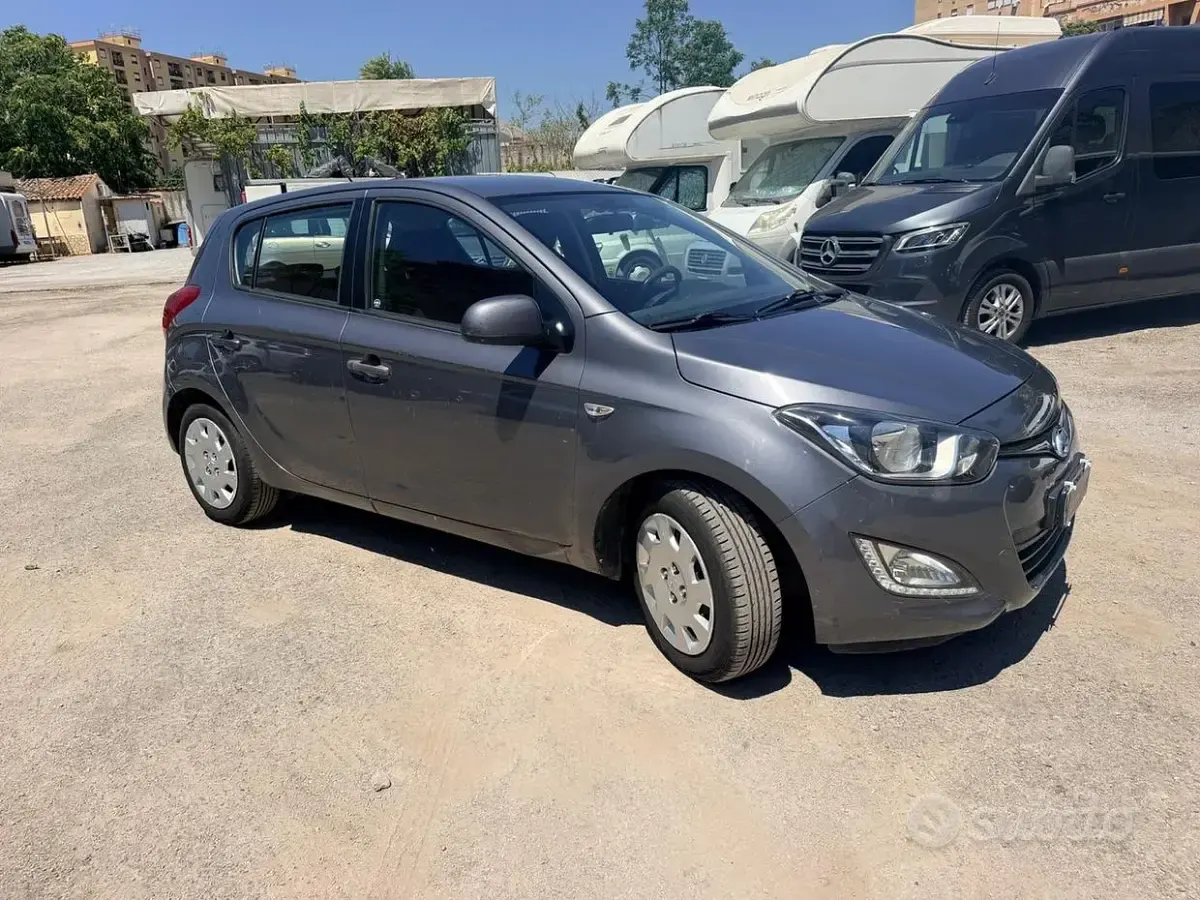 Usata Hyundai i20 Classic 85 CV (62 kW) 2014 Grigio Utilitaria