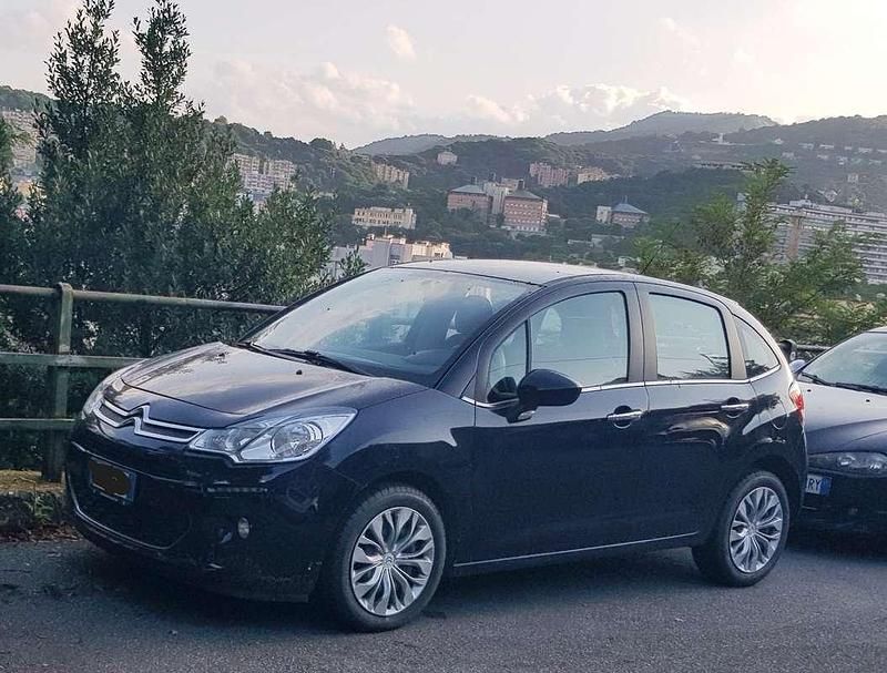 Blu/azzurro Usata 2016 Citroën C3 PureTech Due volumi | 5000 € (Super prezzo) - Immagine 1/4