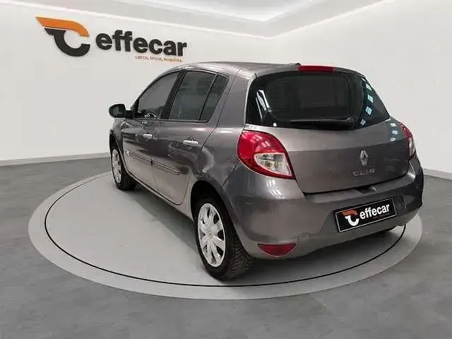 Usata Renault Clio II Luxe 75 CV (55 kW) 2010 Grigio Berlina