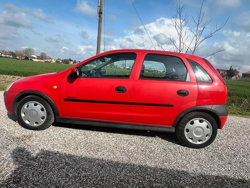 Usata Opel Corsa Comfort 75 CV (55 kW) 2001 Rosso Utilitaria