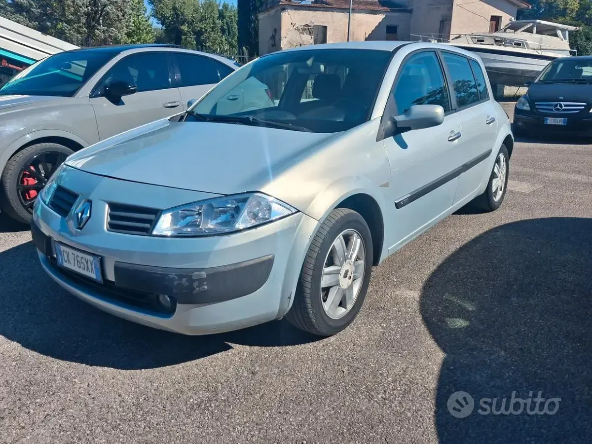 Usata Renault Mégane Dynamique 100 CV (73 kW) 2004 Berlina