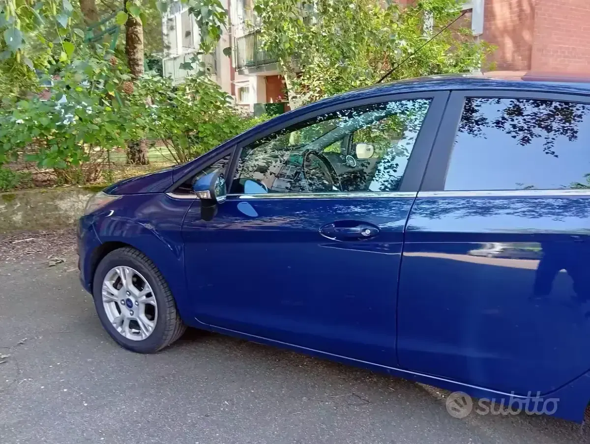 Usata Ford Fiesta Titanium 100 CV (73 kW) 2016 Blu Utilitaria