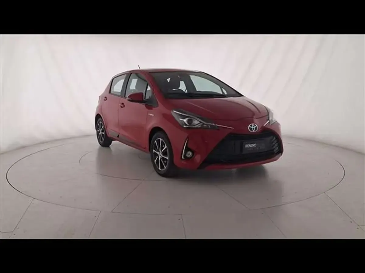 Usata Toyota Yaris Hybrid Active 73 CV (53 kW) 2018 Rosso Berlina