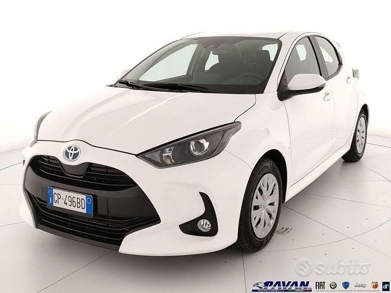 Usata Toyota Yaris Hybrid Business Edition 116 CV (85 kW) 2023 Bianco Berlina