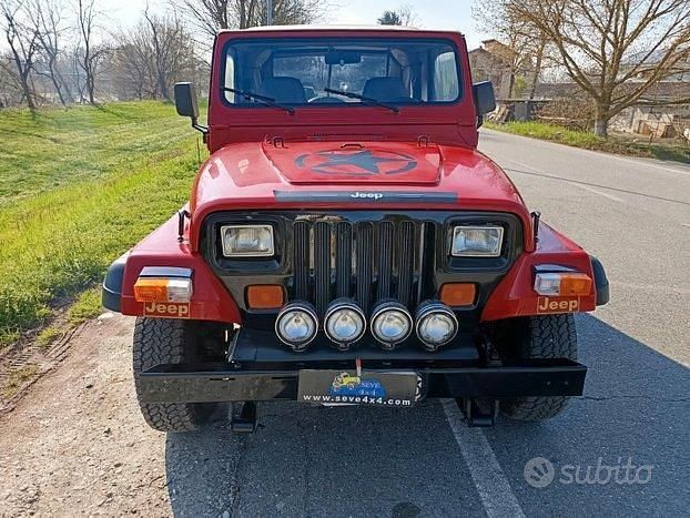 Usata Jeep Wrangler 103 CV (75 kW) 1990 Rosso SUV