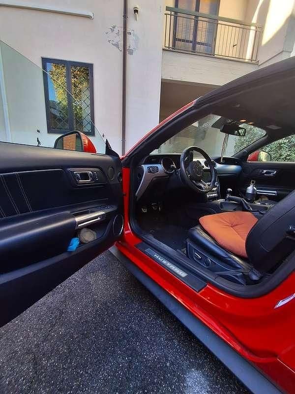 Usata Ford Mustang Convertible 317 CV (233 kW) 2017 Rosso Cabrio