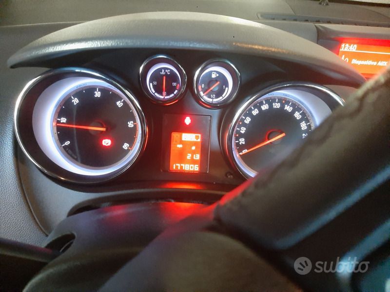 Usata Opel Meriva 101 CV (74 kW) 2012 Marrone Monovolume