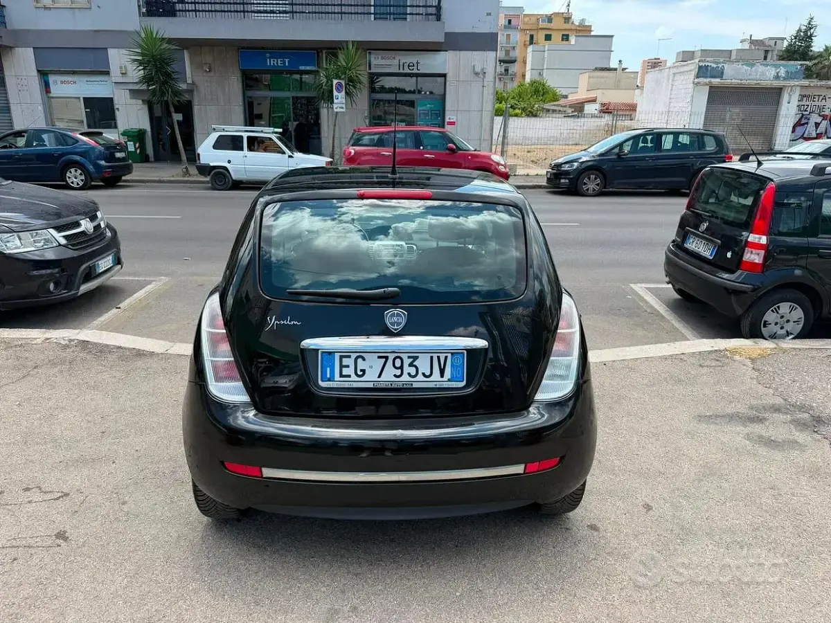 Usata Lancia Ypsilon 69 CV (50 kW) 2011 Nero Utilitaria