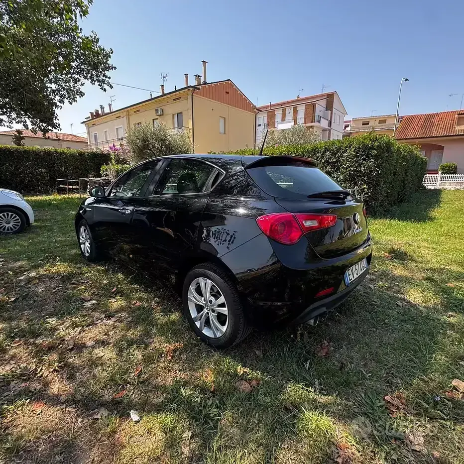 Usata Alfa Romeo Giulietta Progression 120 CV (88 kW) 2014 Nero Utilitaria