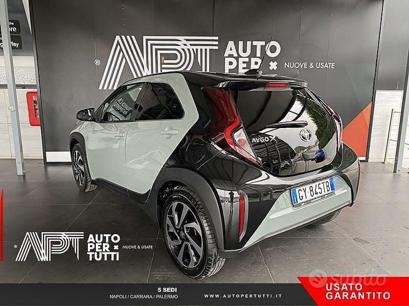 Usata Toyota Aygo X Trend 72 CV (52 kW) 2025 Verde SUV