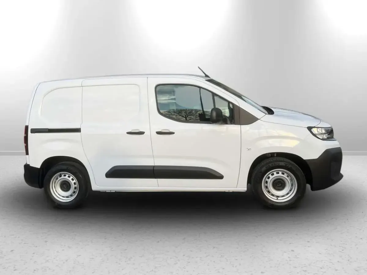 Usata Opel Combo 102 CV (75 kW) 2025 Bianco Monovolume