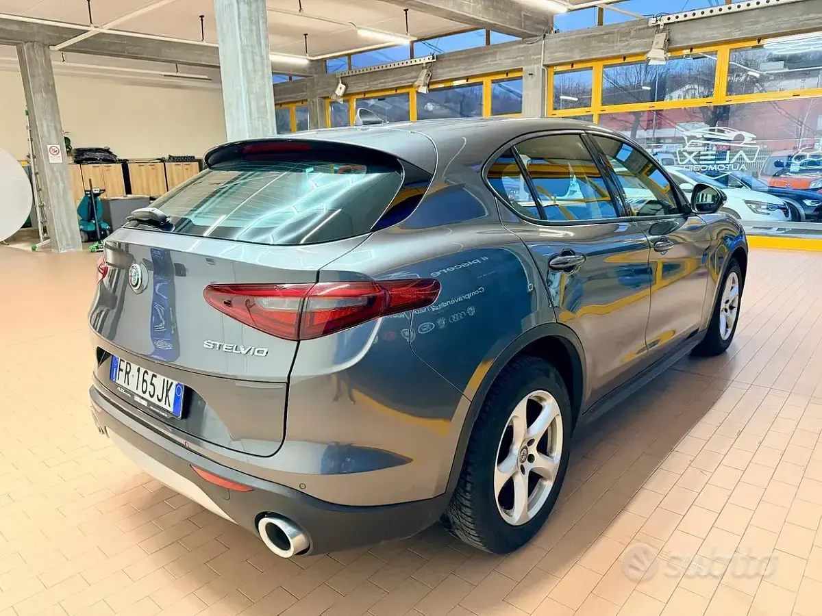 Usata Alfa Romeo Stelvio 150 CV (110 kW) 2017 Grigio SUV
