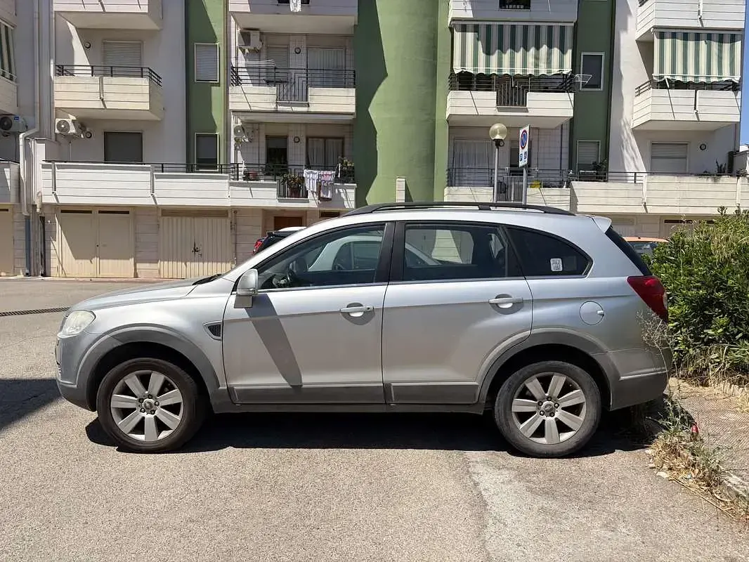 Usata Chevrolet Captiva 150 CV (110 kW) 2008 Grigio SUV