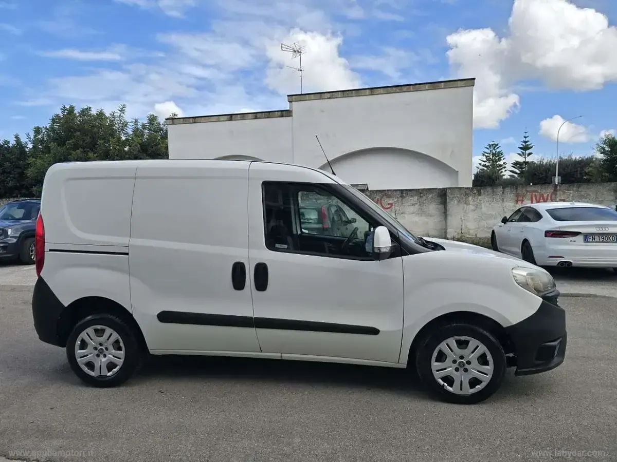 Usata Fiat Doblò 90 CV (66 kW) 2017 Bianco Monovolume