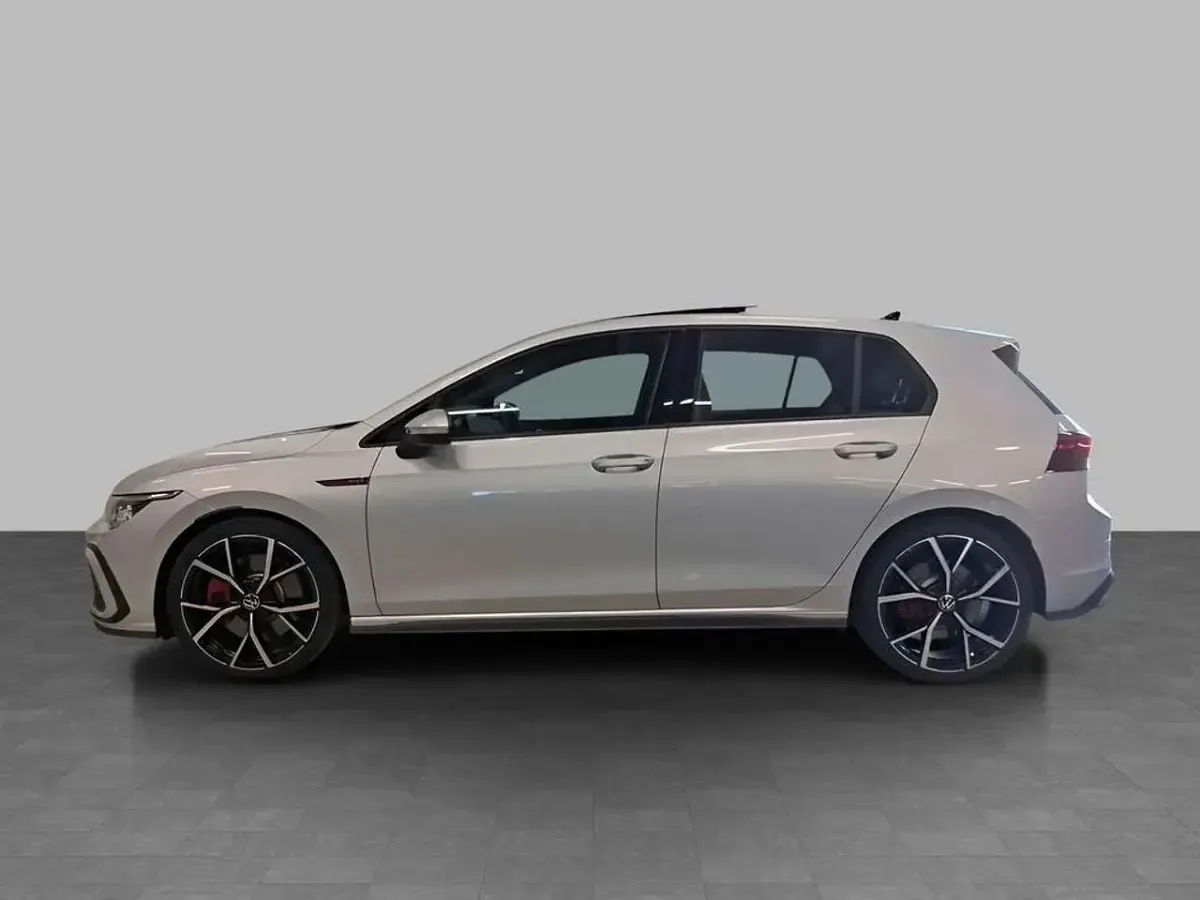 Usata VW Golf VIII GTI 245 CV (180 kW) 2024 Argento metallizzato Berlina
