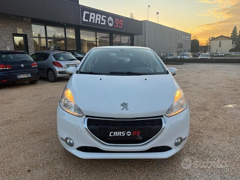 Usata Peugeot 208 Allure 82 CV (60 kW) 2013 Bianco Utilitaria