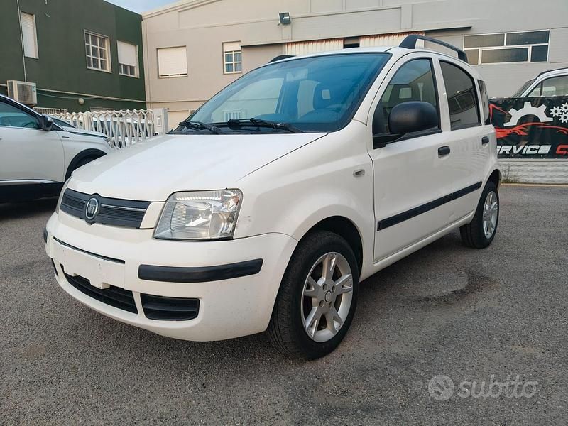 Bianco Usata 2011 Fiat Panda Tre volumi | 4500 € (Buon prezzo) - Immagine 1/4
