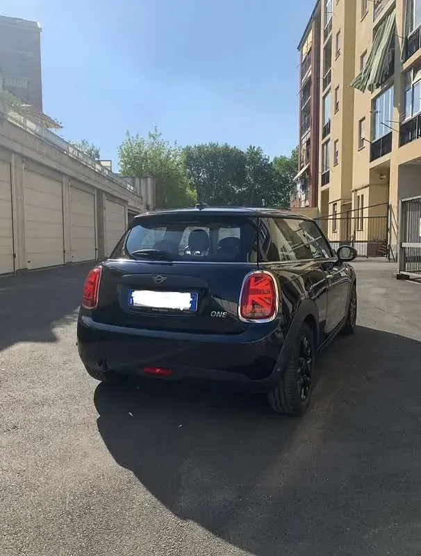 Usata Mini ONE 75 CV (55 kW) 2019 Nero Utilitaria