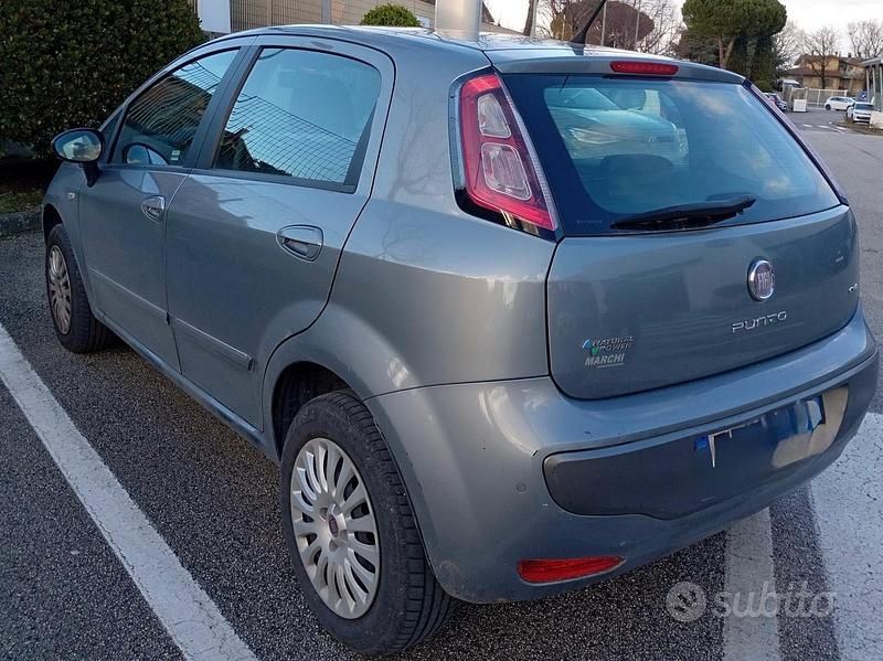 Usata Fiat Grande Punto 69 CV (50 kW) 2010 Grigio Utilitaria