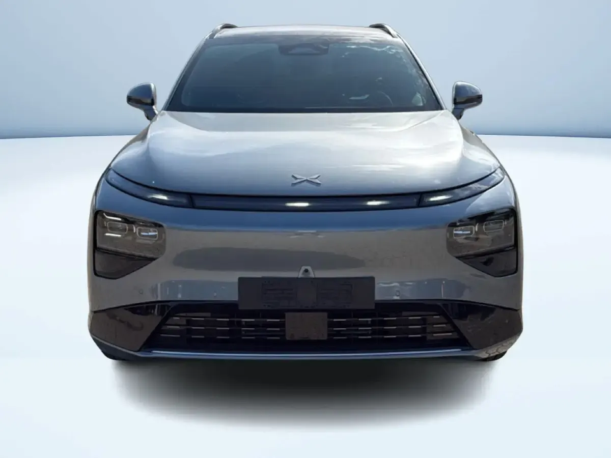 Usata XPENG G9 RWD Standard Range 258 kW (351 CV) 2026 Grigio metallizzato SUV