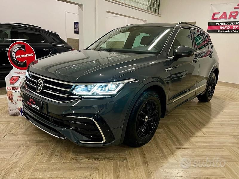 Grigio Usata 2021 VW Tiguan R-line SUV | 31.490 € (Molto cara) - Immagine 1/4