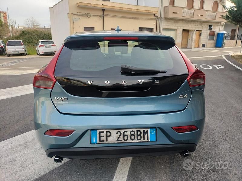 Usata Volvo V40 Summum 176 CV (129 kW) 2013 Blu Berlina