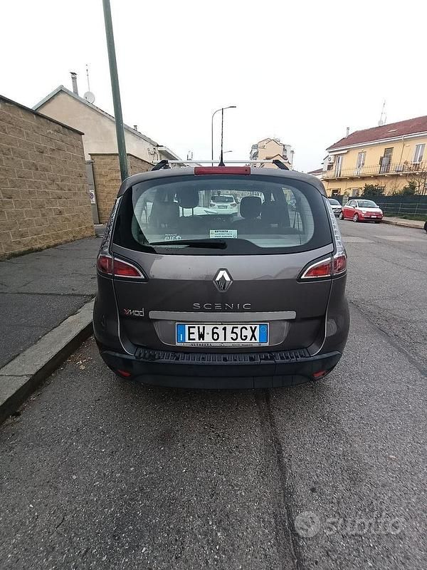 Usata Renault Scénic III 110 CV (80 kW) 2014 Grigio Monovolume