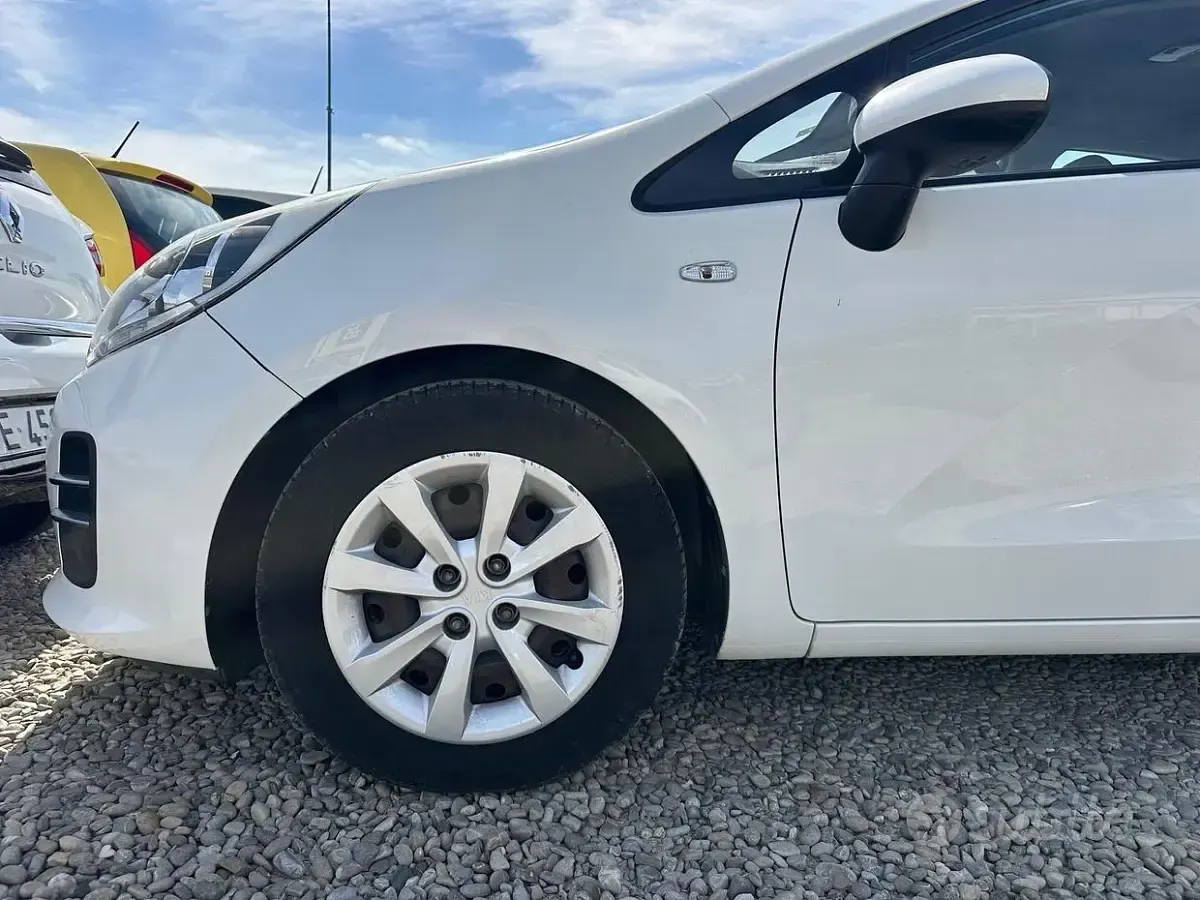 Usata Kia Rio 75 CV (55 kW) 2016 Bianco Utilitaria